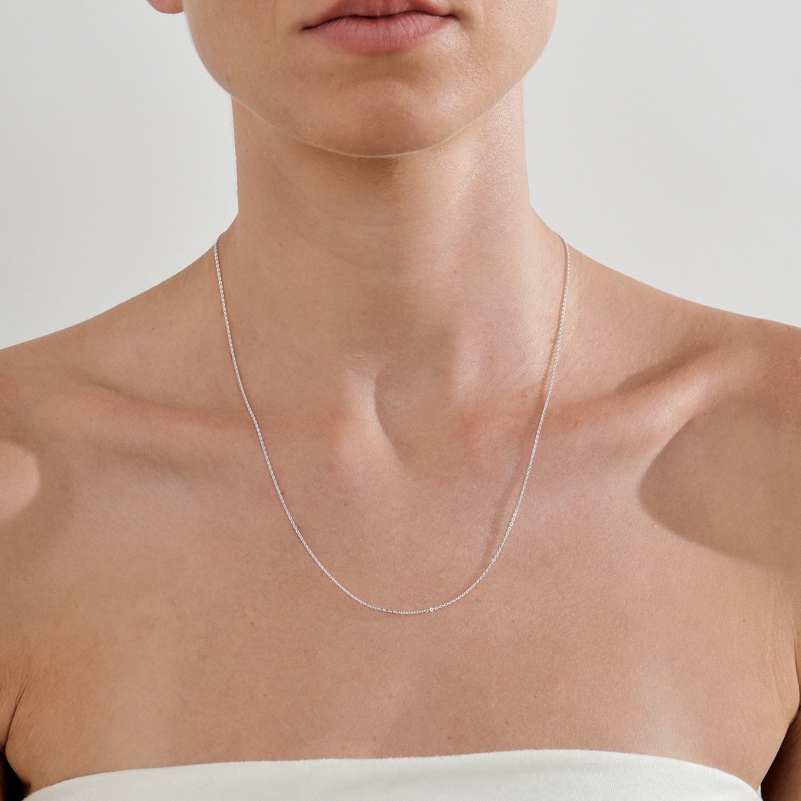 Model wearing a sterling silver cable chain.