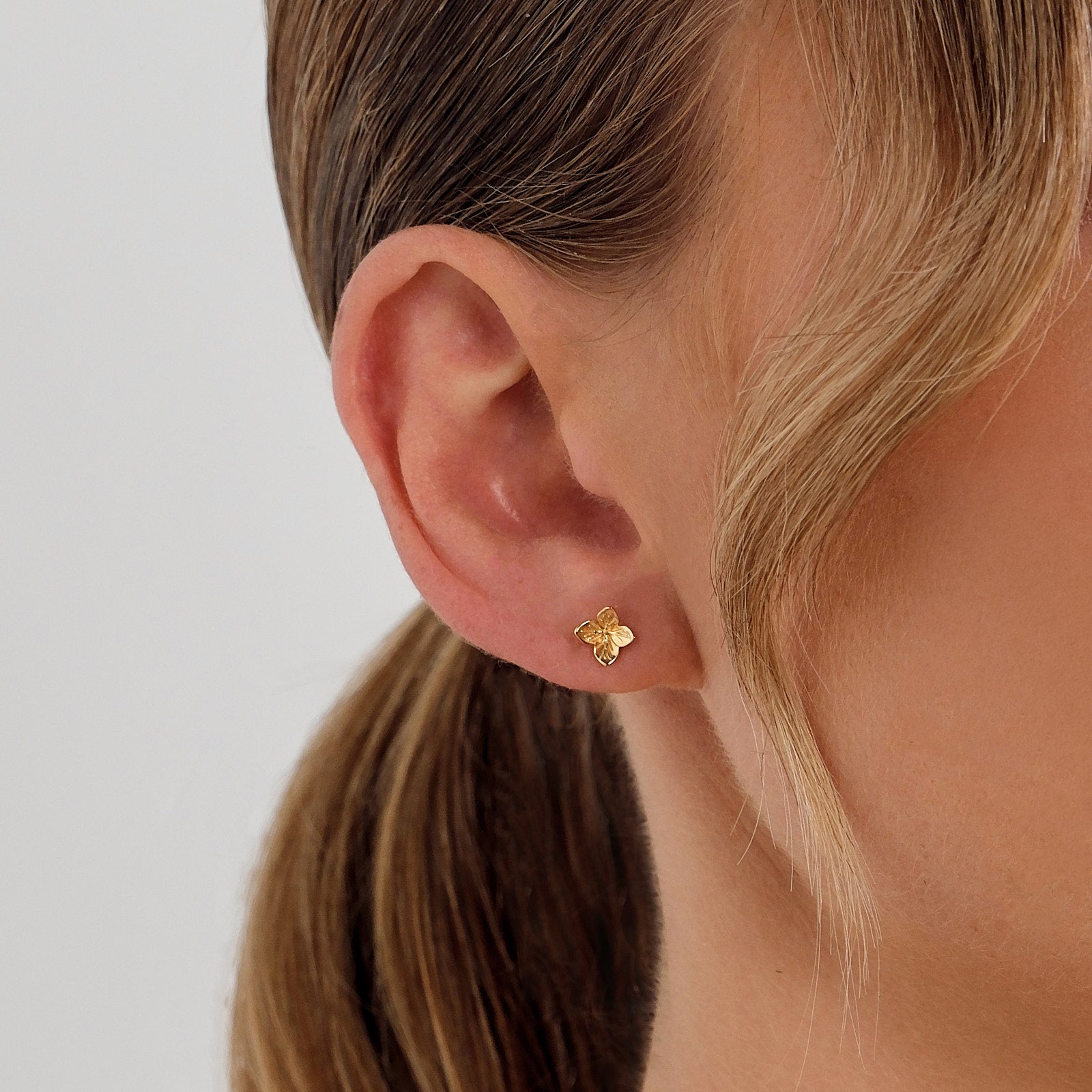 Hydrangea Stud Earring