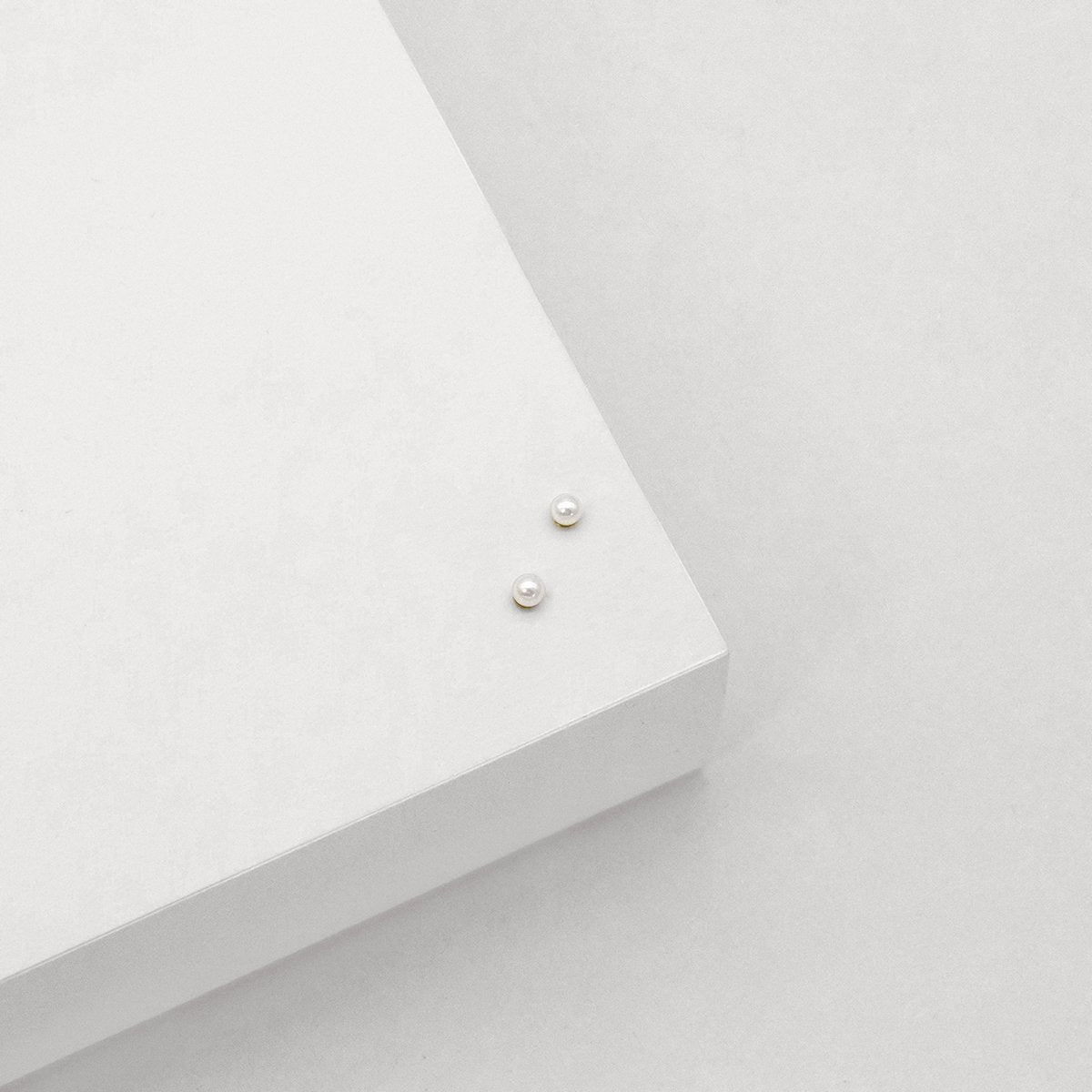 3mm Freshwater Pearl Stud Earrings Gold Front