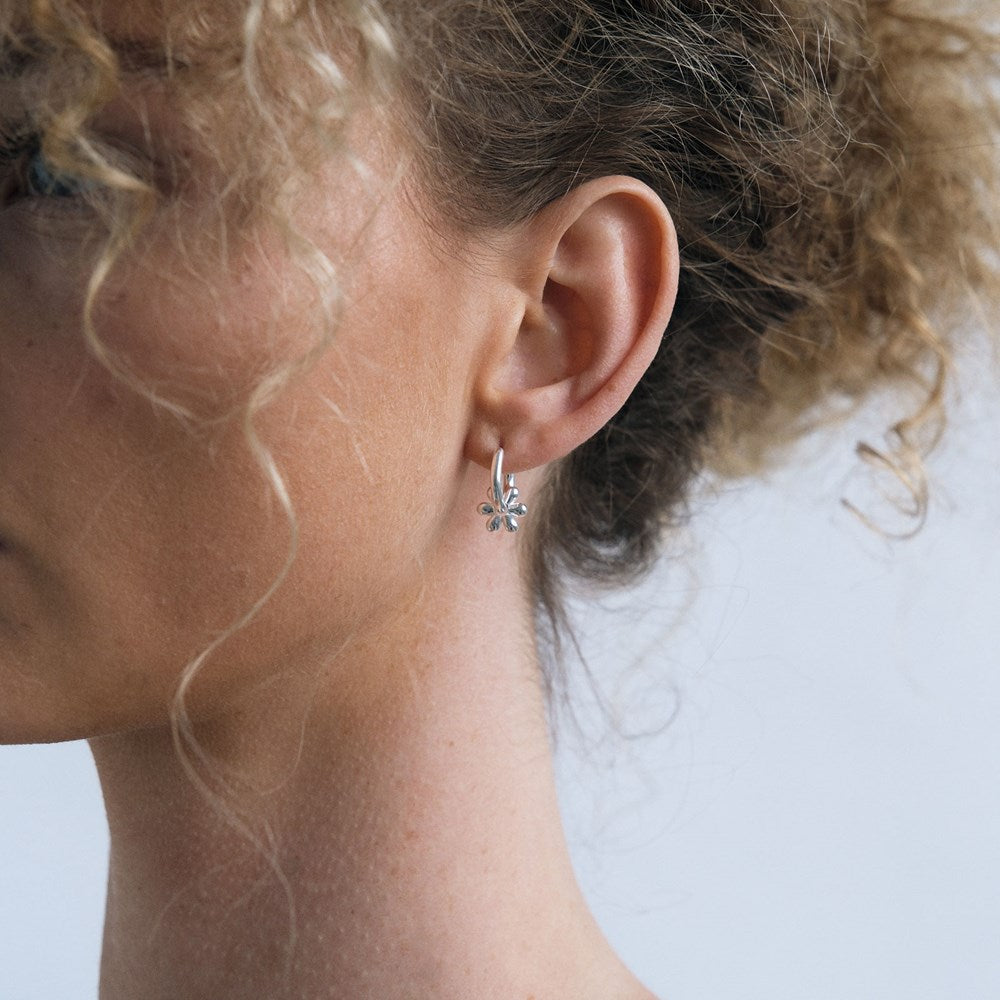 Daisy Classic Huggie Earrings