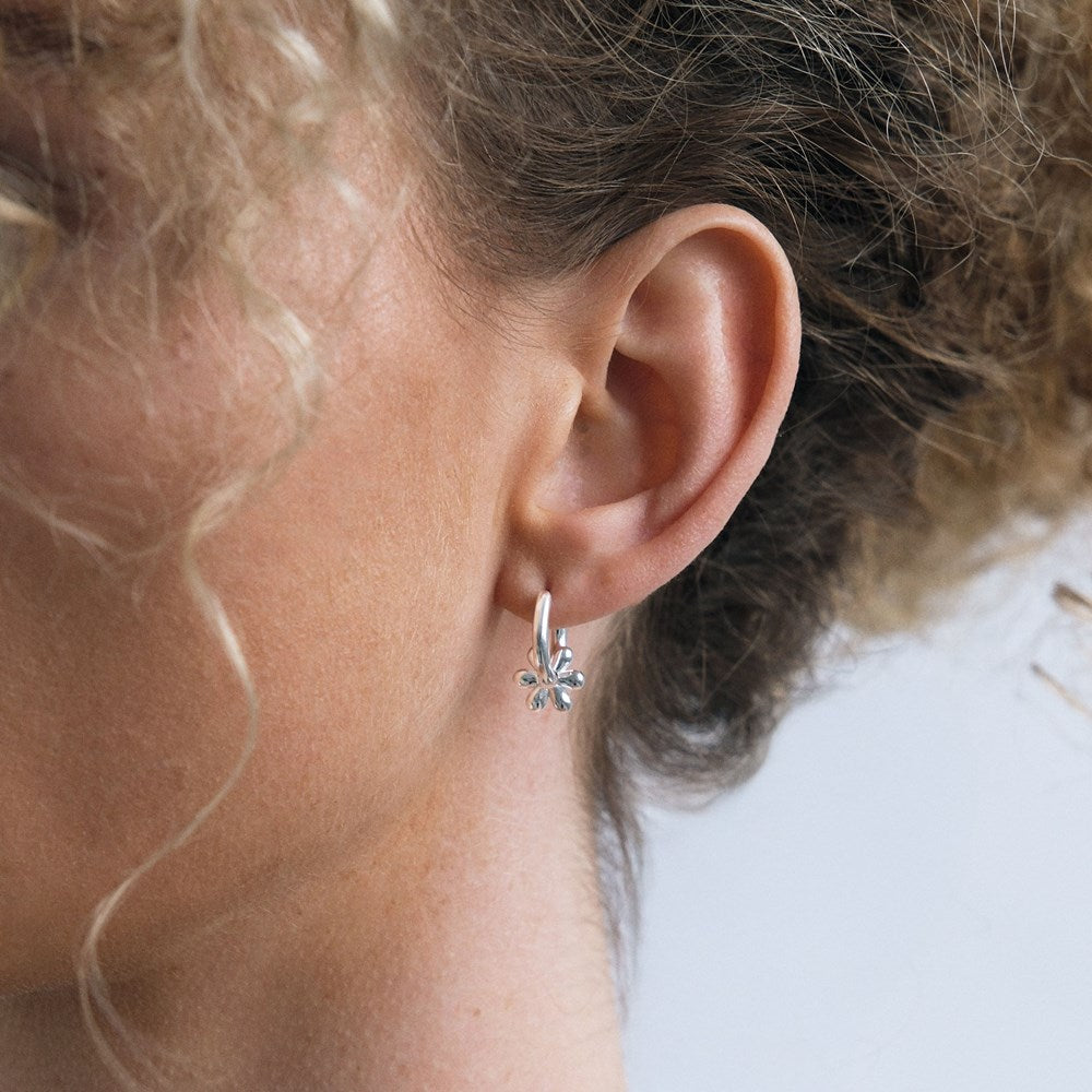 Daisy Classic Huggie Earrings